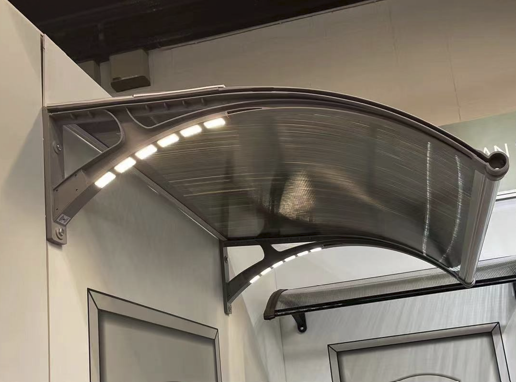 Copertină PREMIUM LUMI cu senzor de lumină și panou solar pentru ușă, 150x100 cm marchiză acoperiș adăpost, negru-bronz