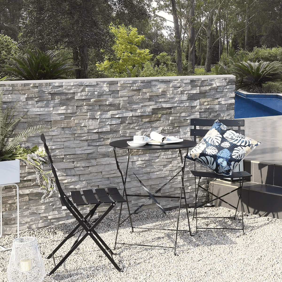 Set Bistro Flair – masă și 2 scaune din oțel vopsit – Alb - MAPROFI